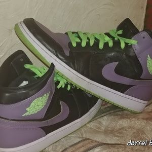 Jordan 1s Retro Night Vision size 15